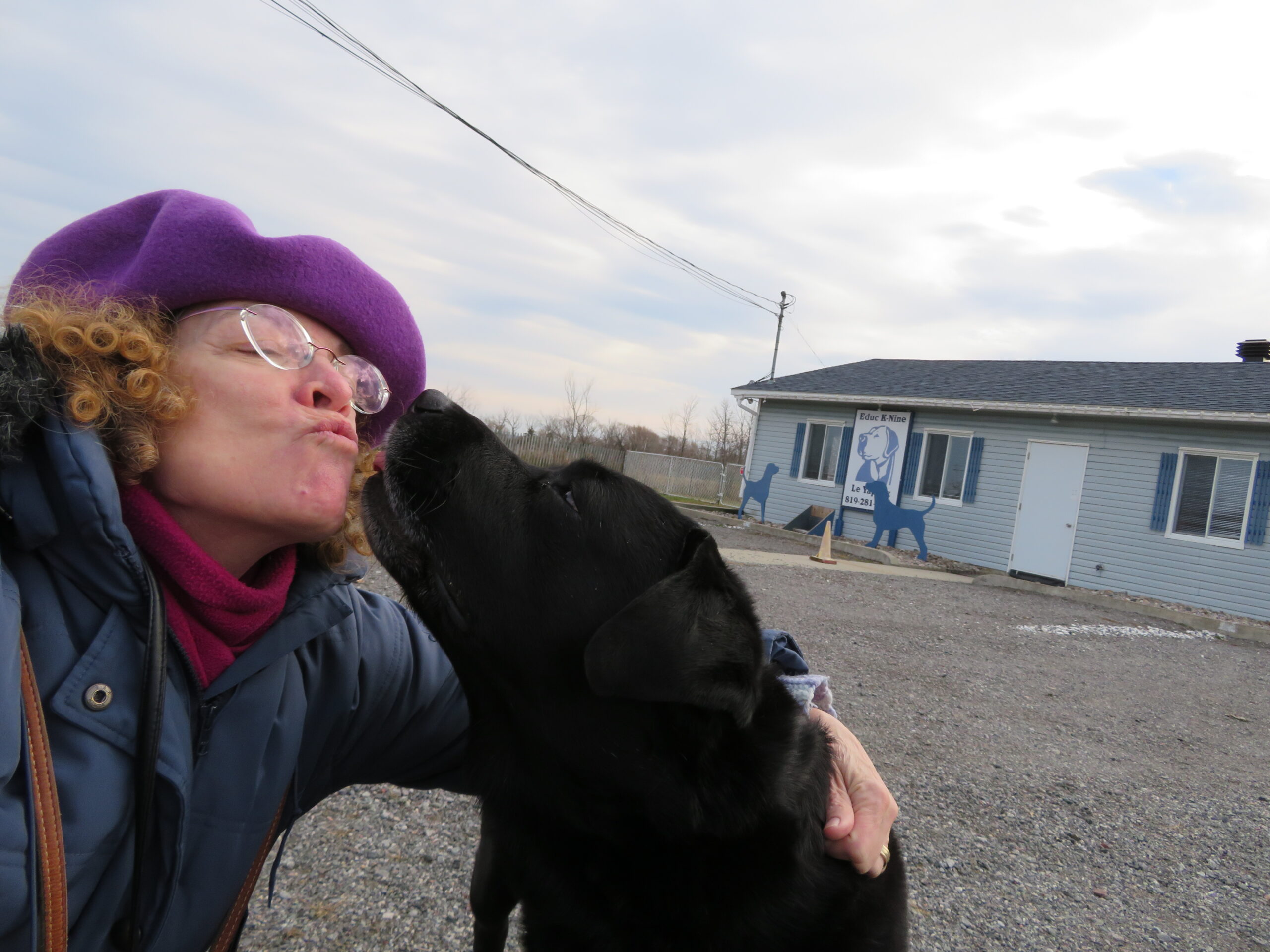Leslie kisses Gaspé